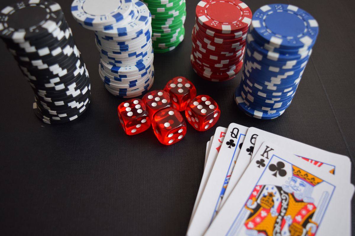 Live Casino: Pengalaman Dealer Nyata dari Layar Anda
